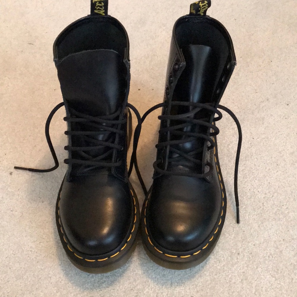 Women’s Doc Martens size 6